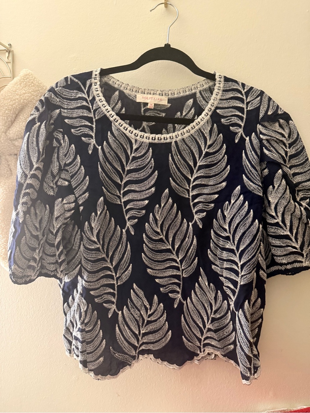 Solitaire Navy and White Leaf-Pattern Short Sleeve Knit Top
